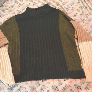 Color block sweater
Size XL